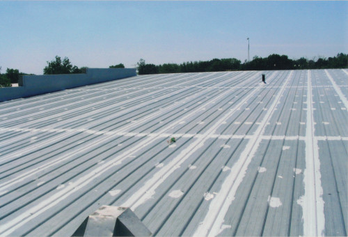 Wide shot of the powerwashed roof in Wellman, IA.